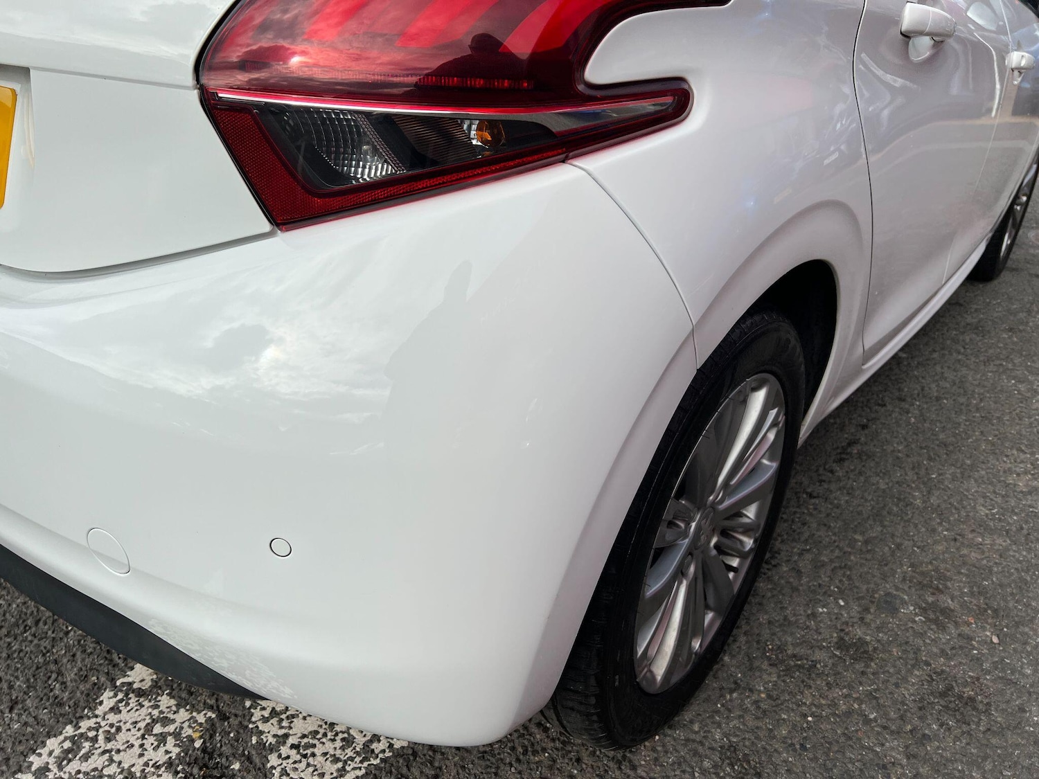 Used Peugeot 208 2017 for sale - 76399252: Photo 8