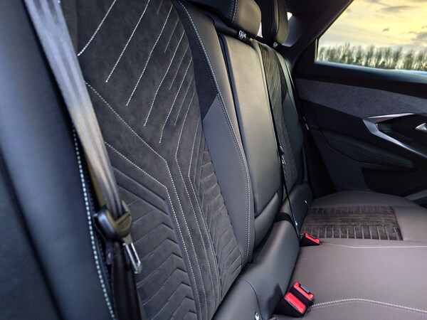 Used Peugeot E-3008 2024 for sale - 73589744: Photo 32