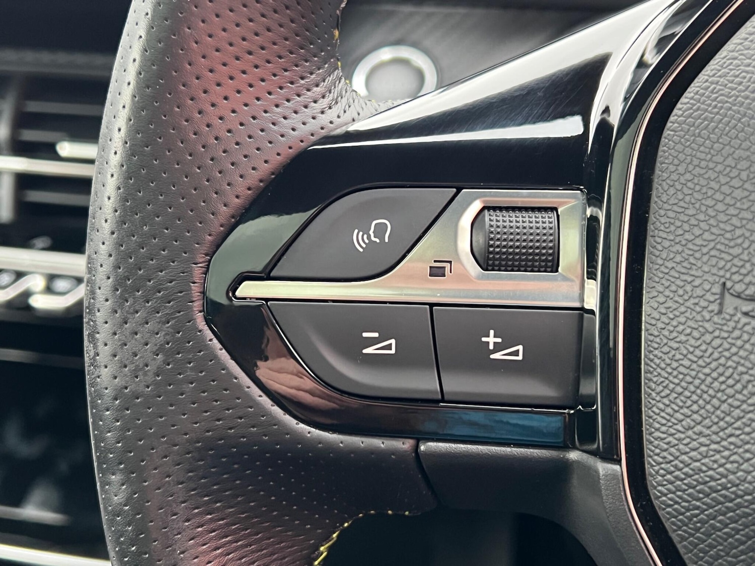 Used Peugeot 2008 2021 for sale - 76175001: Photo 35