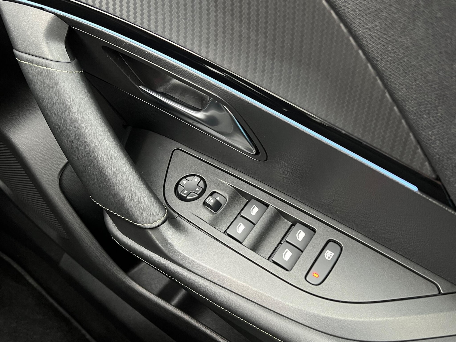 Used Peugeot 2008 2021 for sale - 76175001: Photo 40