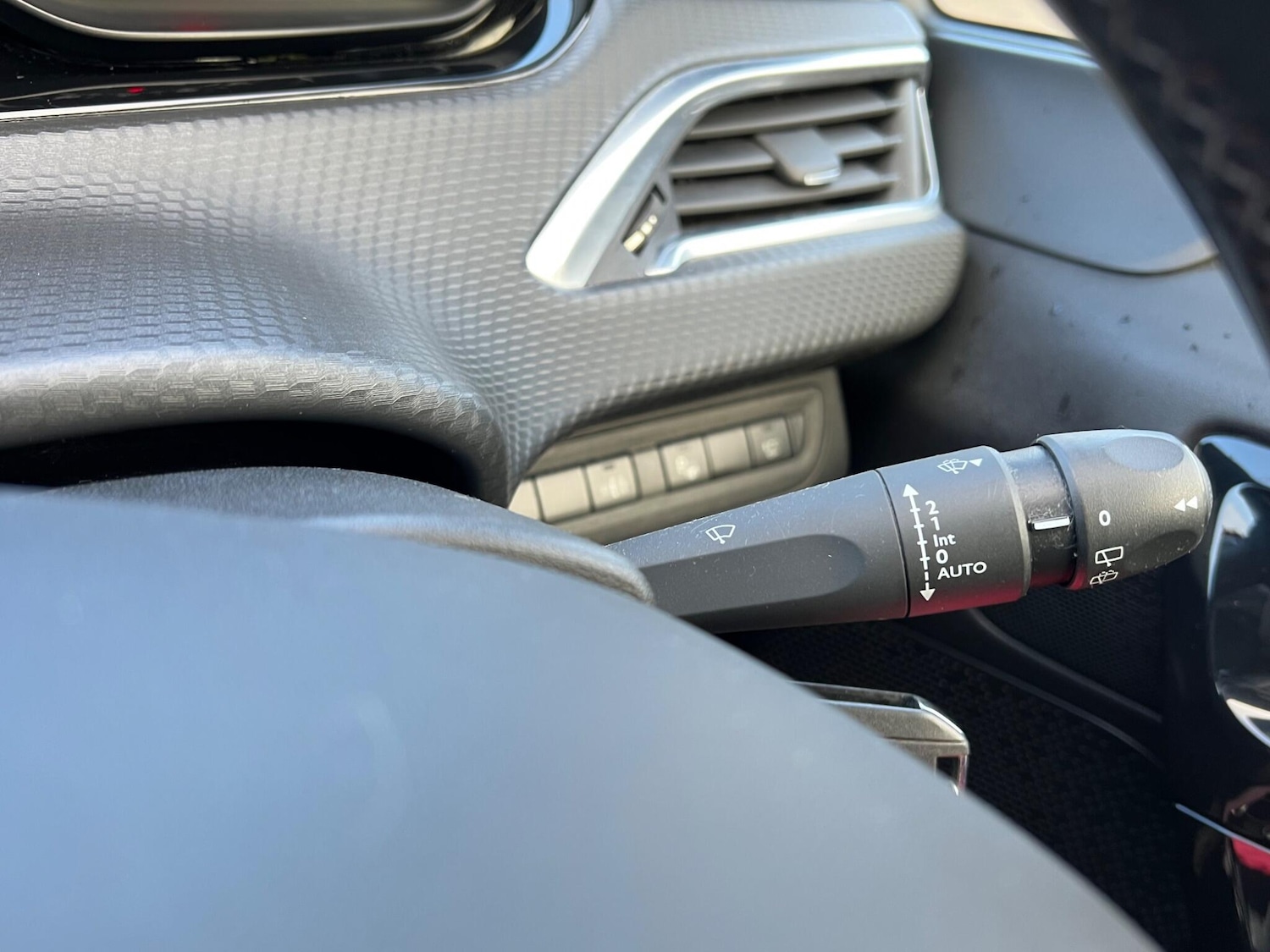 Used Peugeot 208 2018 for sale - 76521599: Photo 24