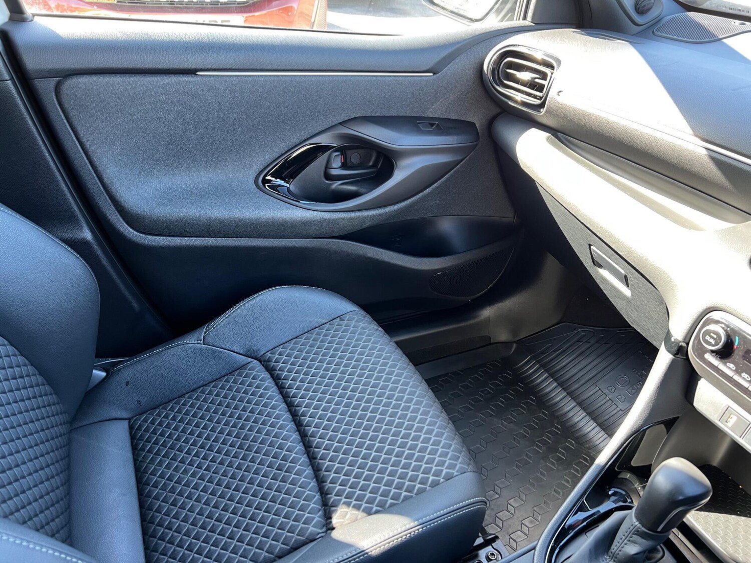 Used Toyota Yaris 2022 for sale - 77993646: Photo 32