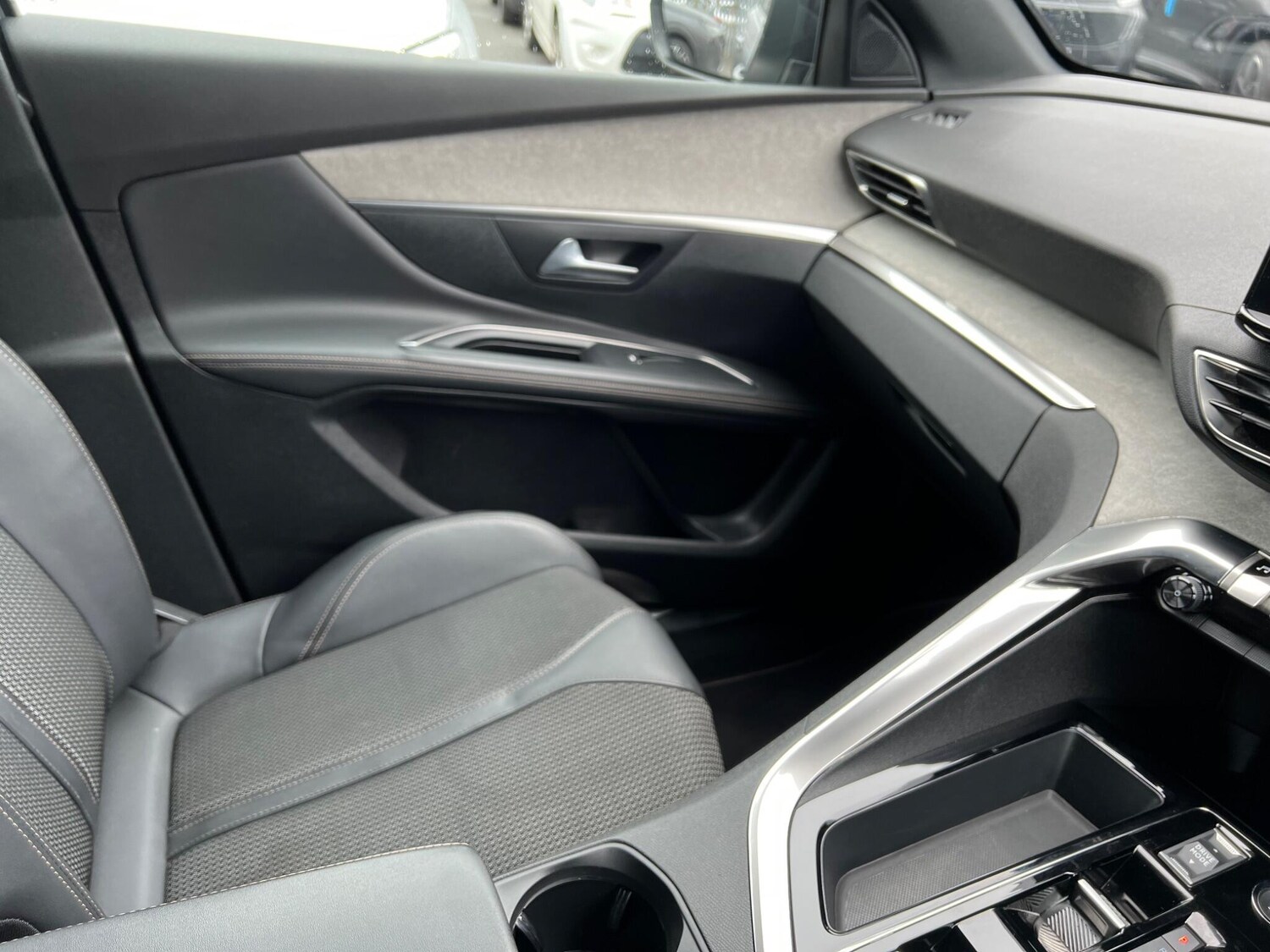 Used Peugeot 5008 2023 for sale - 77343737: Photo 39