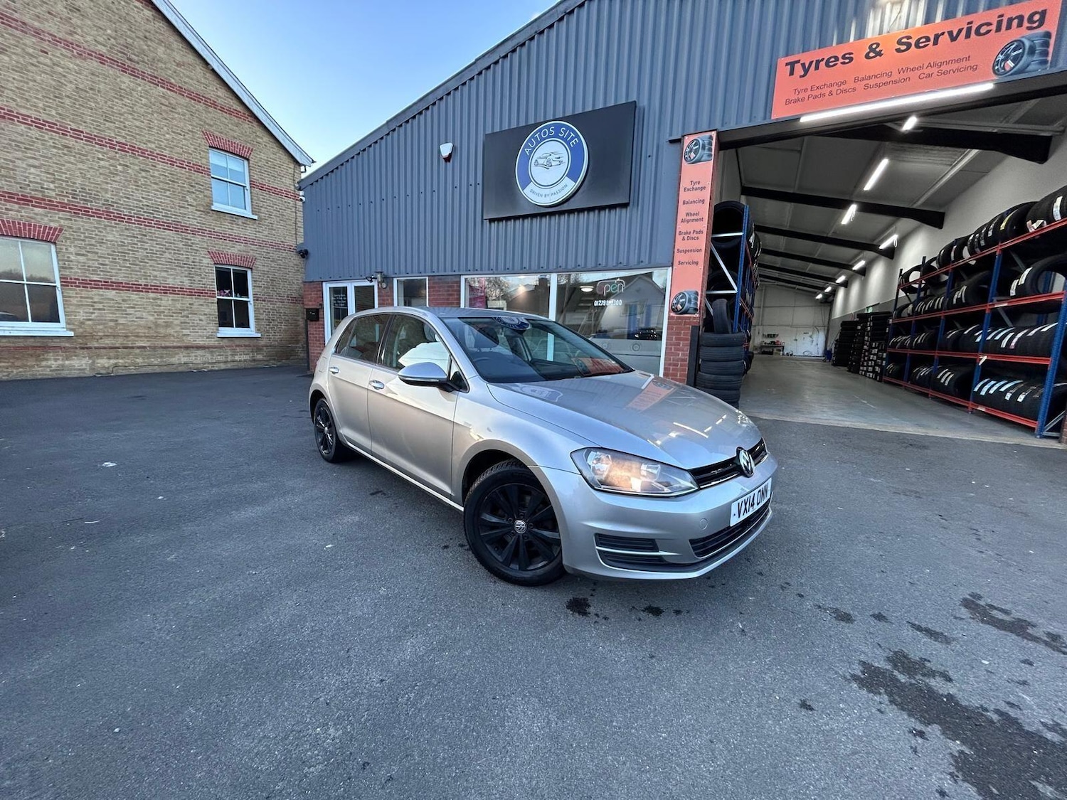 Used Volkswagen Golf 2014 for sale - 77838811: Photo 2