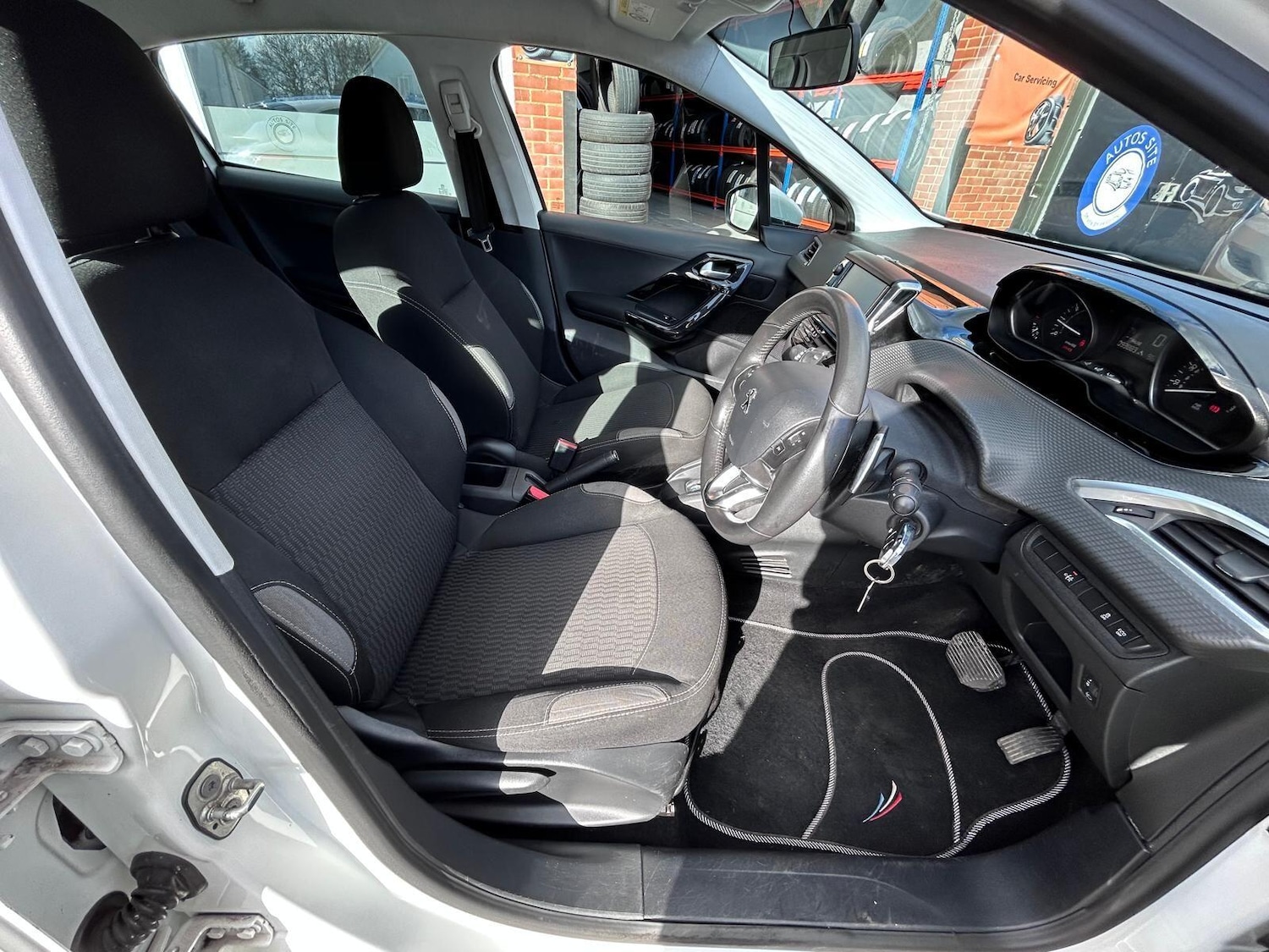 Used Peugeot 208 2016 for sale - 77839862: Photo 15