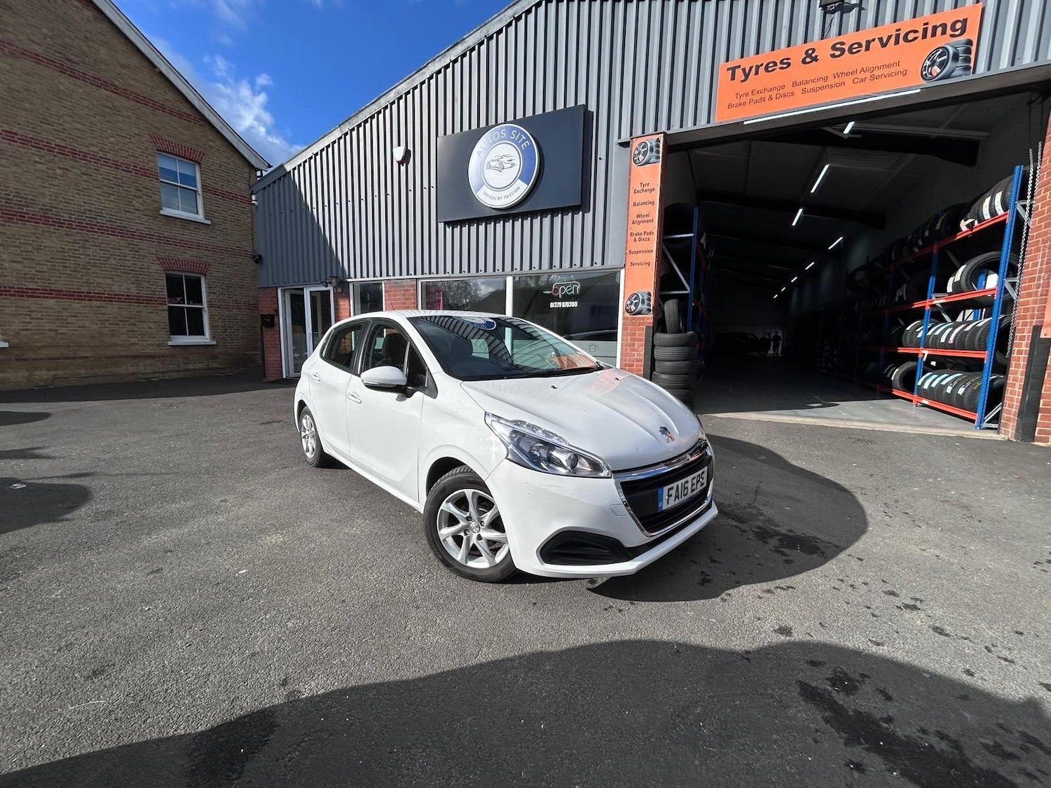 Used Peugeot 208 2016 for sale - 77839862: Photo 2