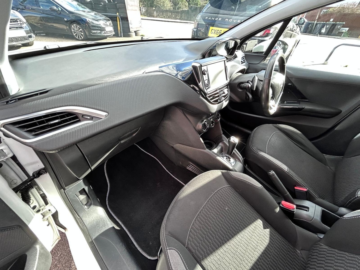 Used Peugeot 208 2016 for sale - 77839862: Photo 28