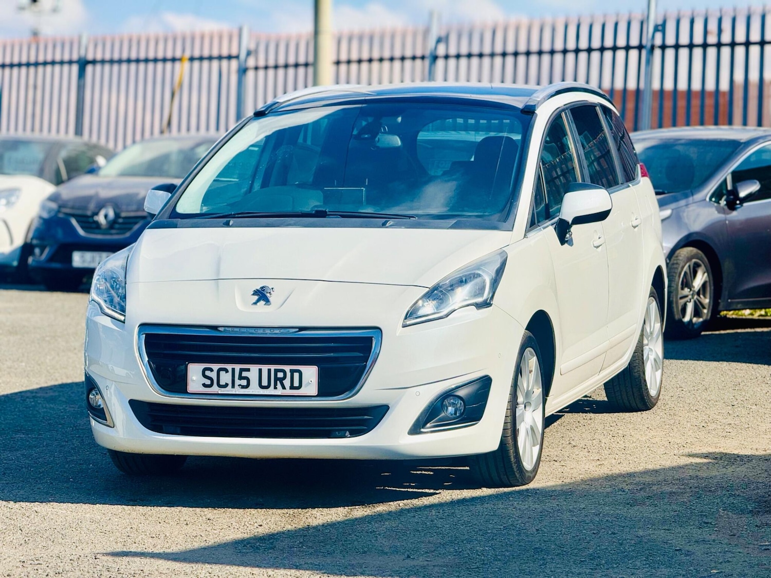 Used Peugeot 5008 2015 for sale - 76988685: Photo 2