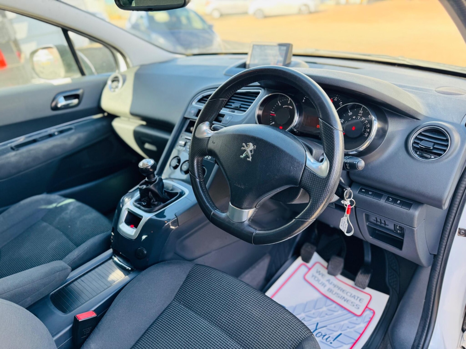 Used Peugeot 5008 2015 for sale - 76988685: Photo 3