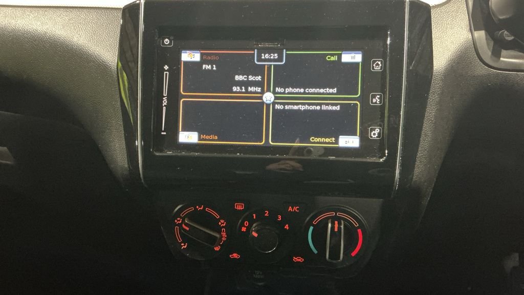 Used Suzuki Swift 2018 for sale - 77642795: Photo 11