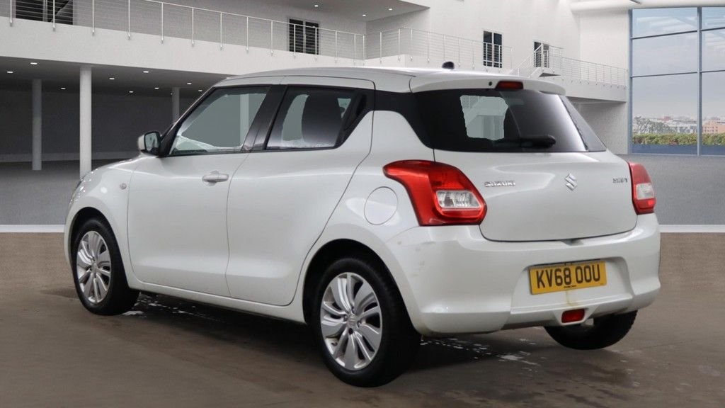 Used Suzuki Swift 2018 for sale - 77642795: Photo 3