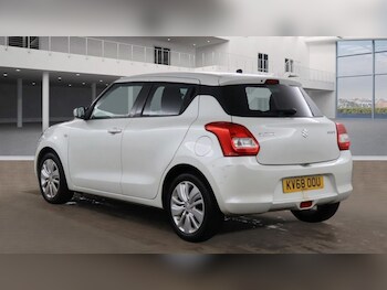 Used Suzuki Swift 2018 for sale - 77642795: Photo