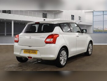 Used Suzuki Swift 2018 for sale - 77642795: Photo