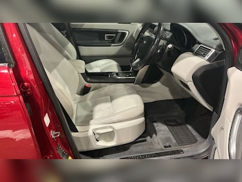 Used Land Rover Discovery Sport 2017 for sale - 77341788: Photo