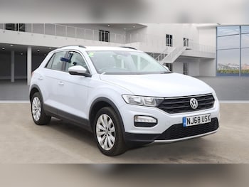 Used Volkswagen T-Roc 2018 for sale - 77621392: Photo