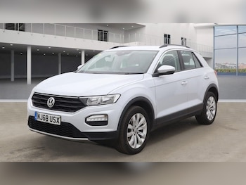Used Volkswagen T-Roc 2018 for sale - 77621392: Photo
