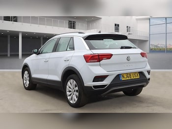 Used Volkswagen T-Roc 2018 for sale - 77621392: Photo
