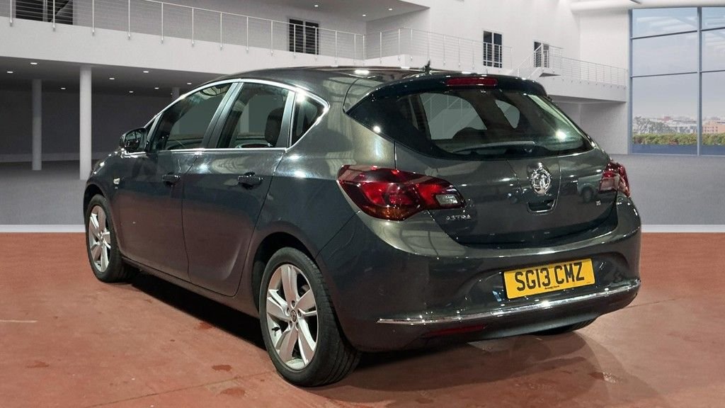 Used Vauxhall Astra 2013 for sale - 77905318: Photo 3