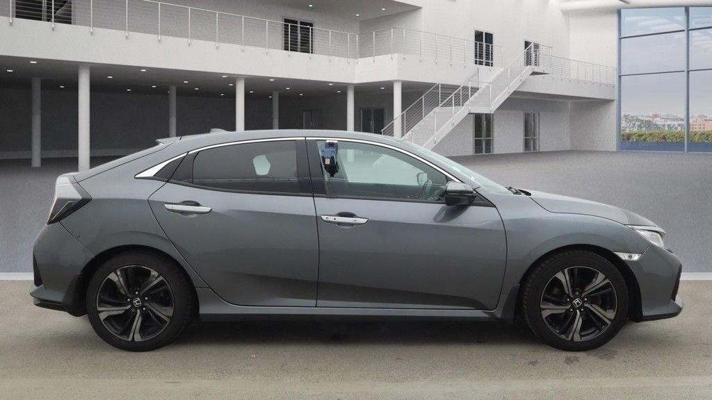 Used Honda Civic 2017 for sale - 77667432: Photo 5