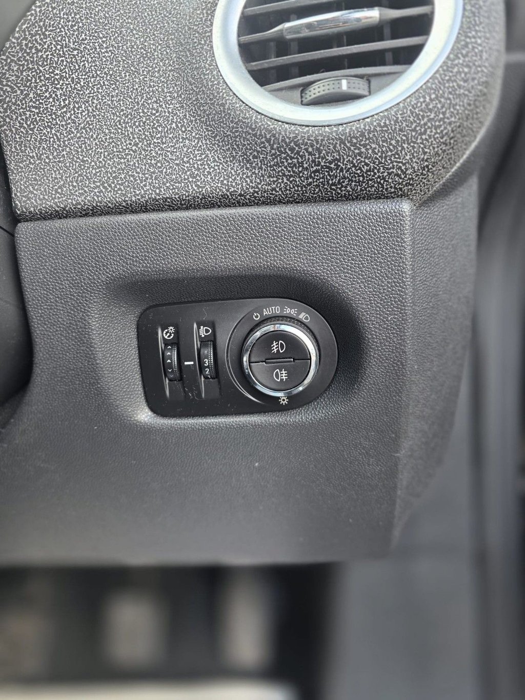 Used Vauxhall Corsa 2011 for sale - 77452018: Photo 37