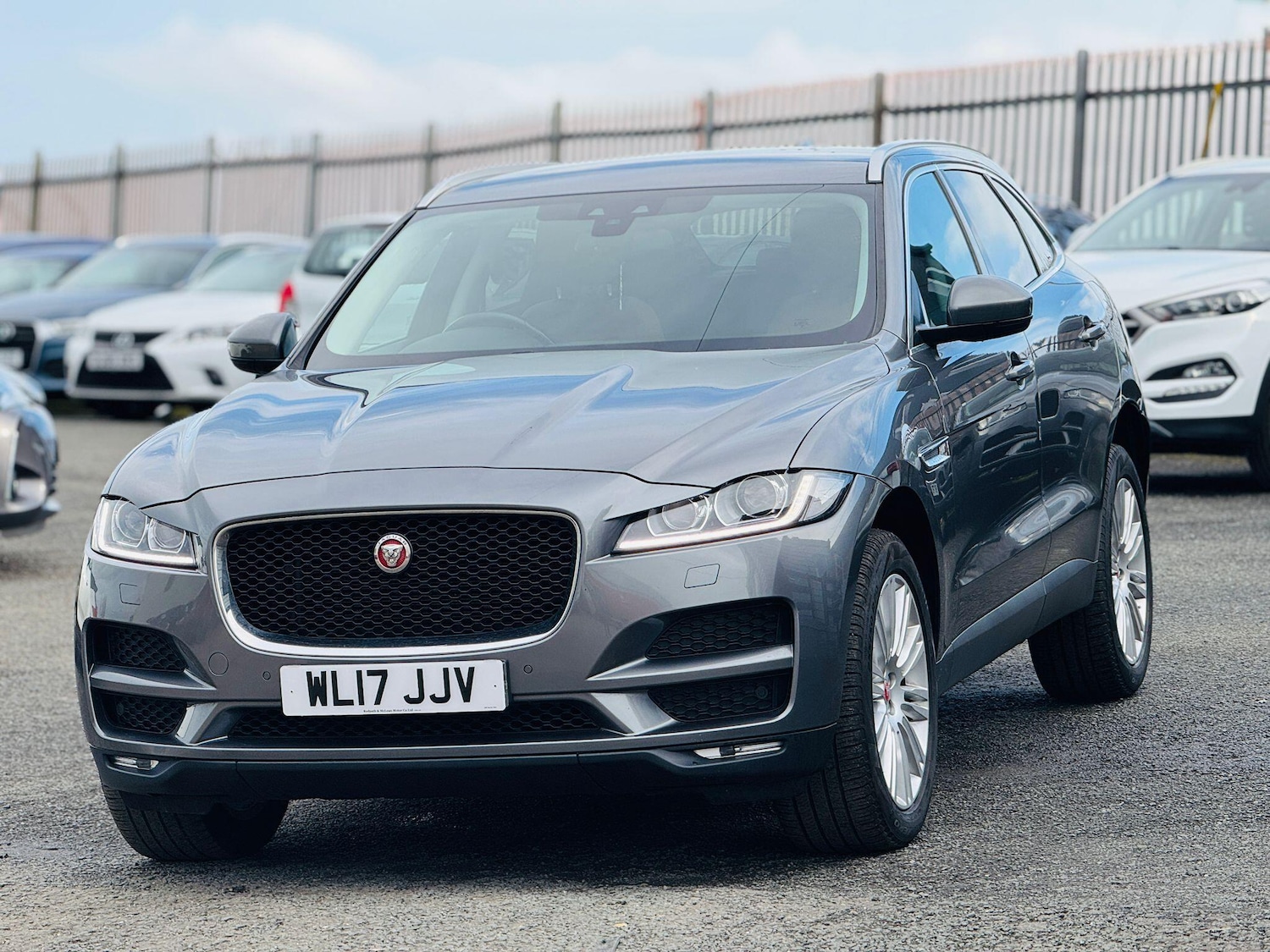 Used Jaguar F-Pace 2017 for sale - 76432474: Photo 3
