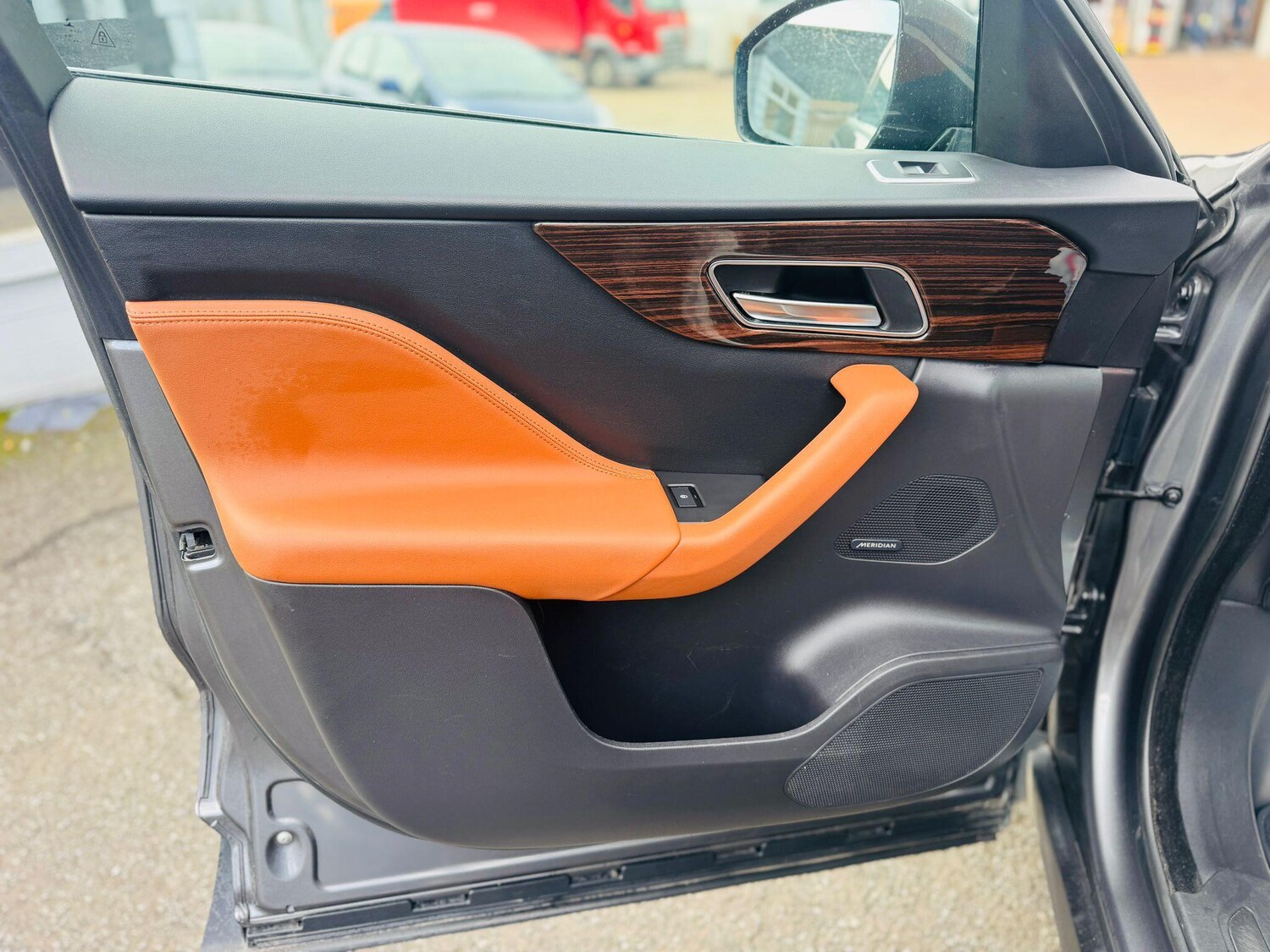 Used Jaguar F-Pace 2017 for sale - 76432474: Photo 32