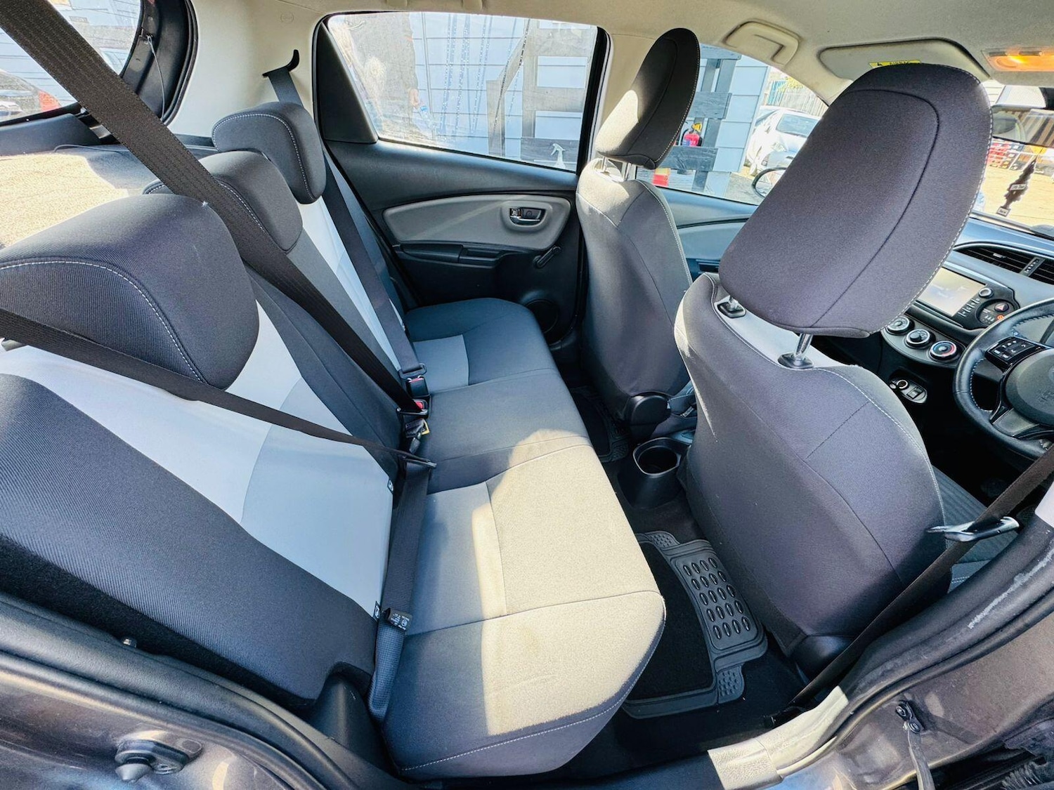 Used Toyota Yaris 2017 for sale - 76989278: Photo 29