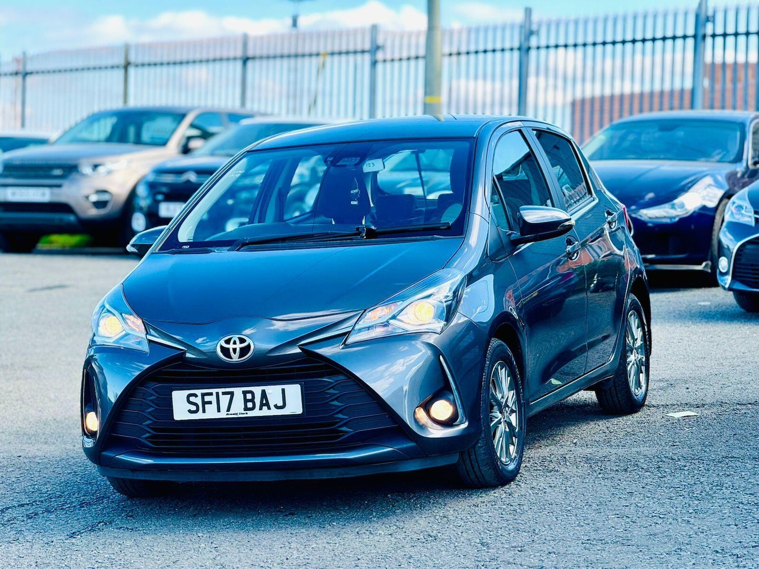 Used Toyota Yaris 2017 for sale - 76989278: Photo 3