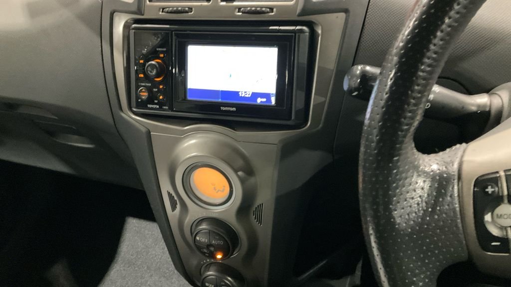 Used Toyota Yaris 2011 for sale - 77422456: Photo 12