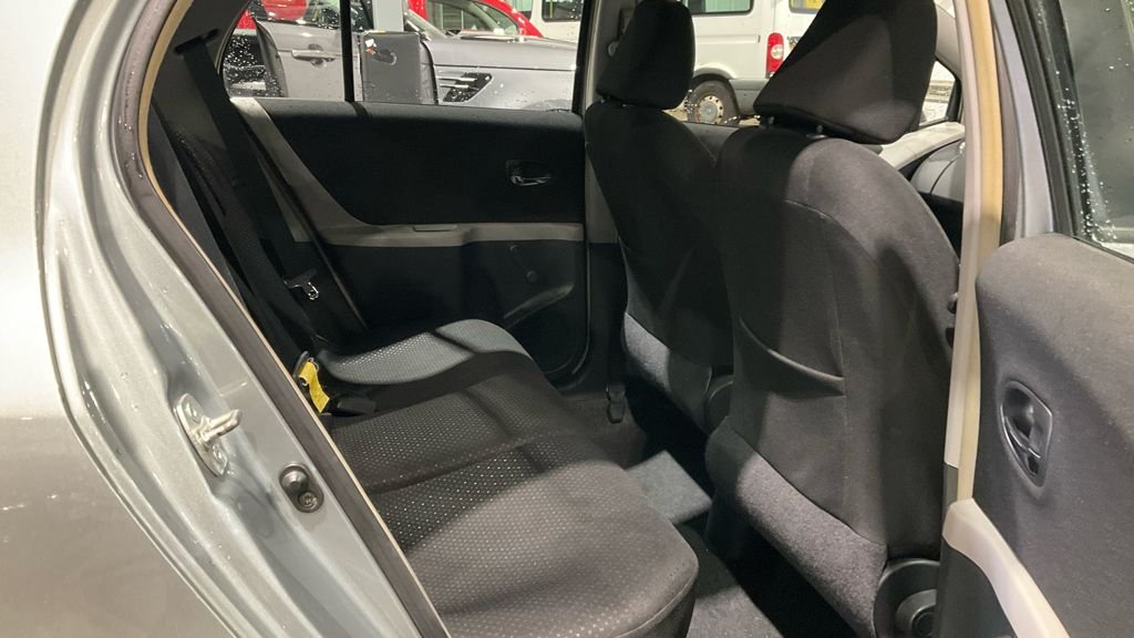 Used Toyota Yaris 2011 for sale - 77422456: Photo 17