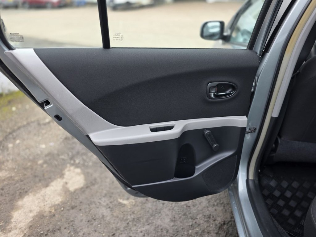 Used Toyota Yaris 2011 for sale - 77422456: Photo 37