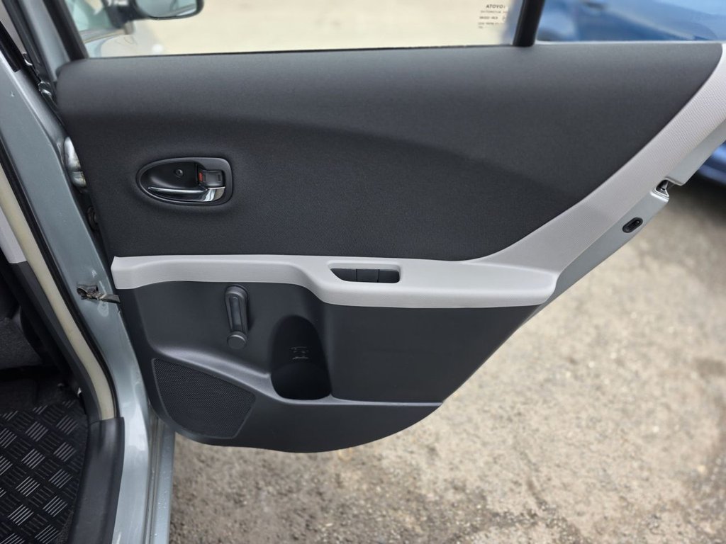 Used Toyota Yaris 2011 for sale - 77422456: Photo 38