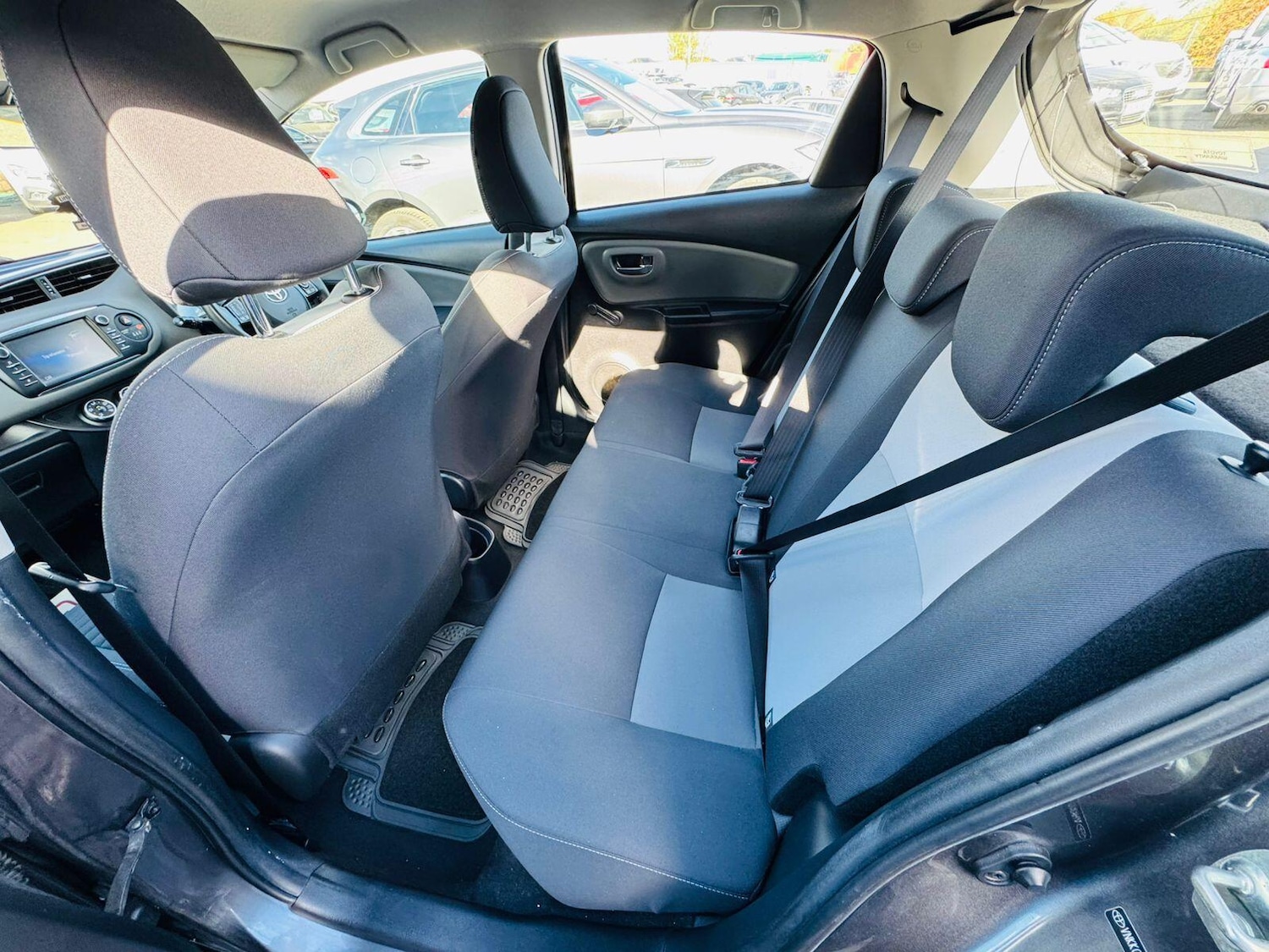 Used Toyota Yaris 2017 for sale - 76031520: Photo 28