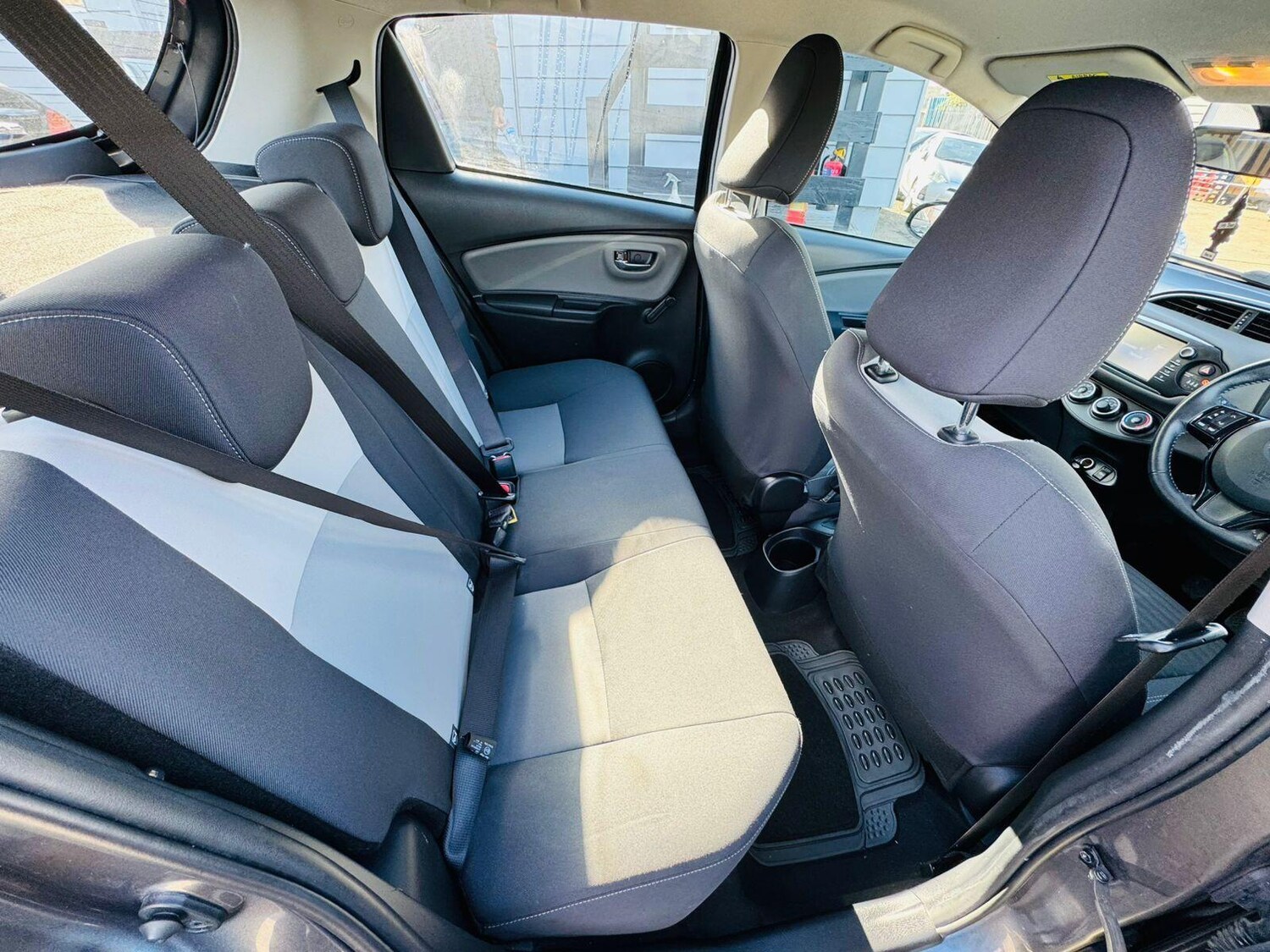 Used Toyota Yaris 2017 for sale - 76031520: Photo 29