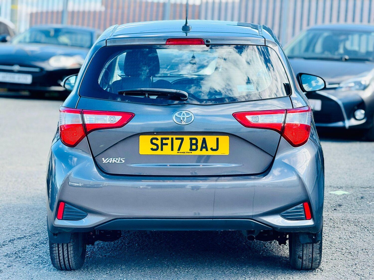 Used Toyota Yaris 2017 for sale - 76031520: Photo 32