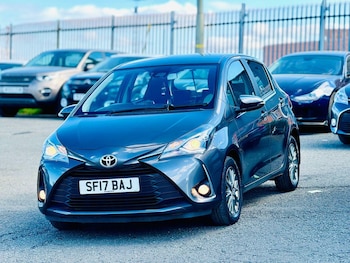 Used Toyota Yaris 2017 for sale - 76031520: Photo
