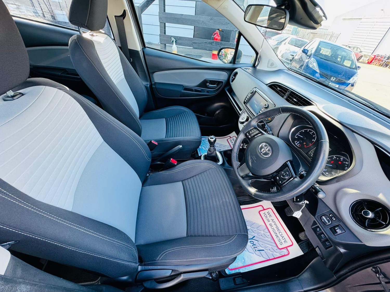 Used Toyota Yaris 2017 for sale - 76031520: Photo 8