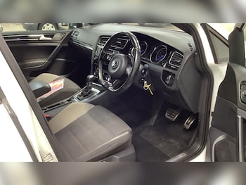 Used Volkswagen Golf 2015 for sale - 77734227: Photo