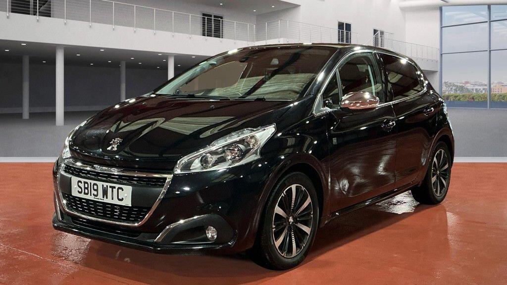 Used Peugeot 208 2019 for sale - 76772213: Photo 2