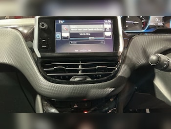 Used Peugeot 2008 2017 for sale - 77153640: Photo