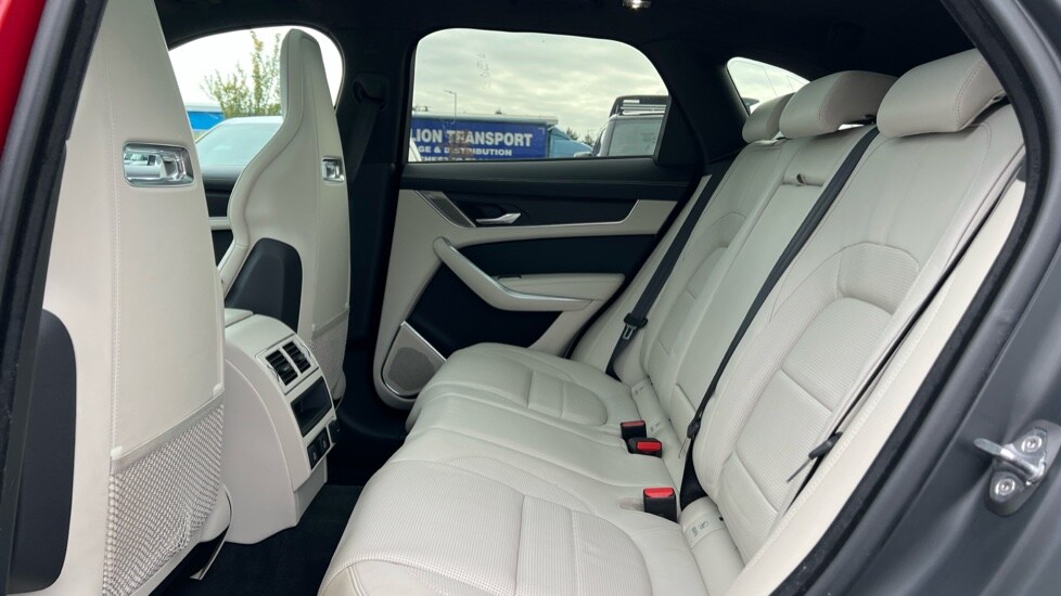 Used Jaguar F-Pace 2024 for sale - 76116765: Photo 4