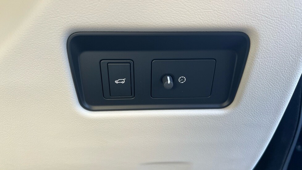 Used Jaguar F-Pace 2024 for sale - 76766254: Photo 48