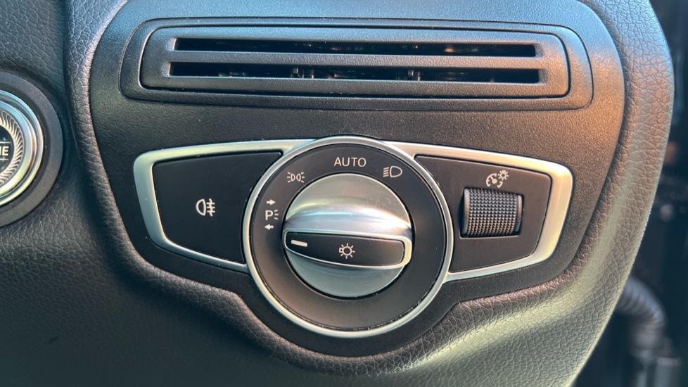 Used Mercedes-Benz GLC 2019 for sale - 76552476: Photo 54