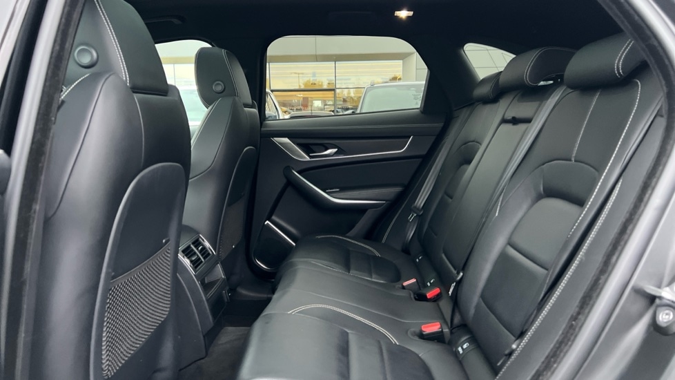 Used Jaguar F-Pace 2022 for sale - 76872941: Photo 4