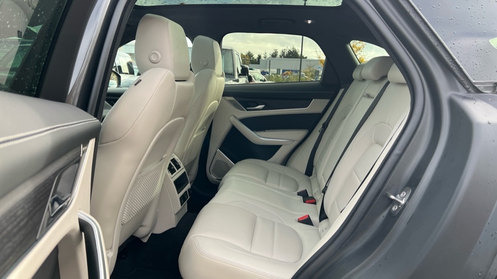 Used Jaguar F-Pace 2024 for sale - 76297671: Photo 4