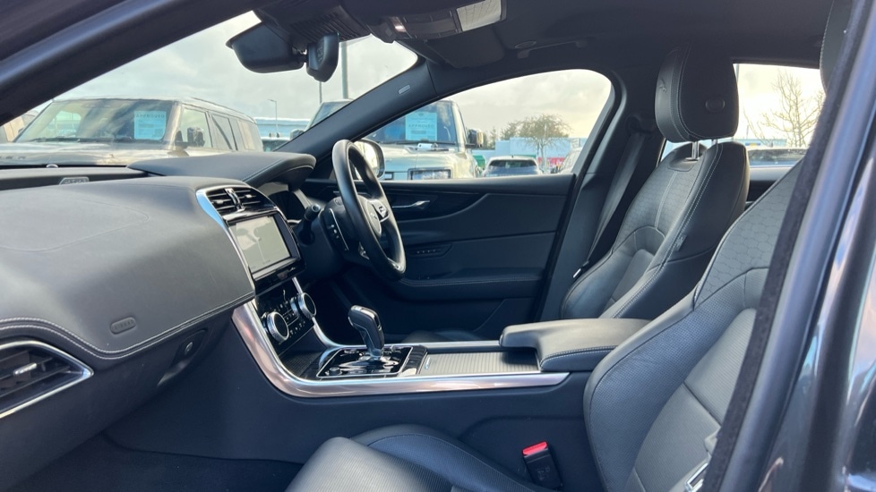 Used Jaguar XE 2022 for sale - 77071038: Photo 3