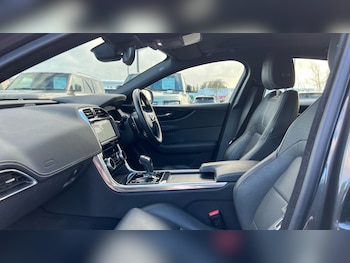 Used Jaguar XE 2022 for sale - 77071038: Photo