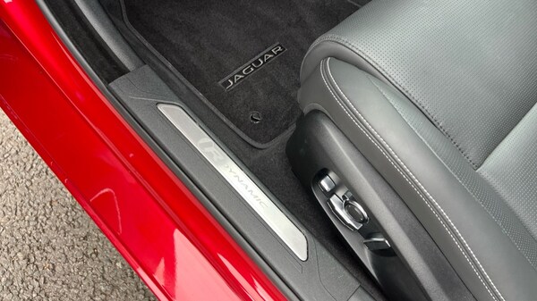 Used Jaguar XE 2023 for sale - 76265488: Photo 22