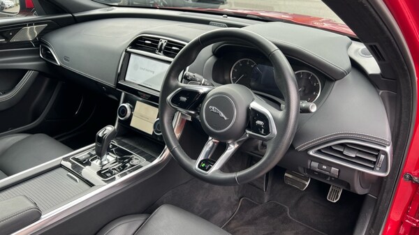 Used Jaguar XE 2023 for sale - 76265488: Photo 32