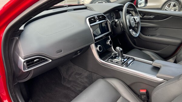 Used Jaguar XE 2023 for sale - 76265488: Photo 33